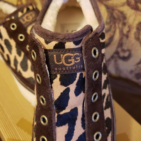 ‼️SOLD‼️⭐NIB⭐ UGG Suede, Calf, Lamb Laceless Slip On, Sz 6, Retail $110 - Picture 9 of 13